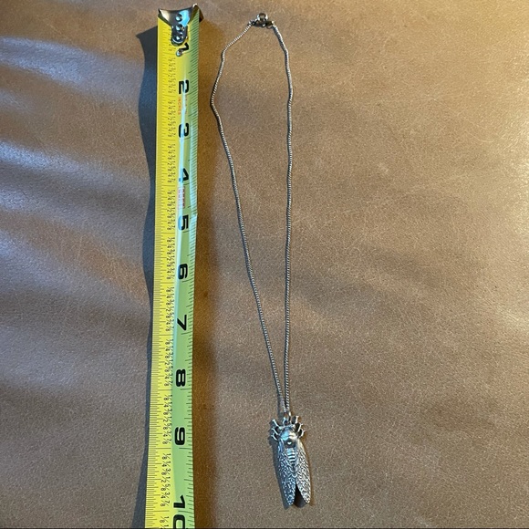 Cicada bug necklace - Picture 3 of 5